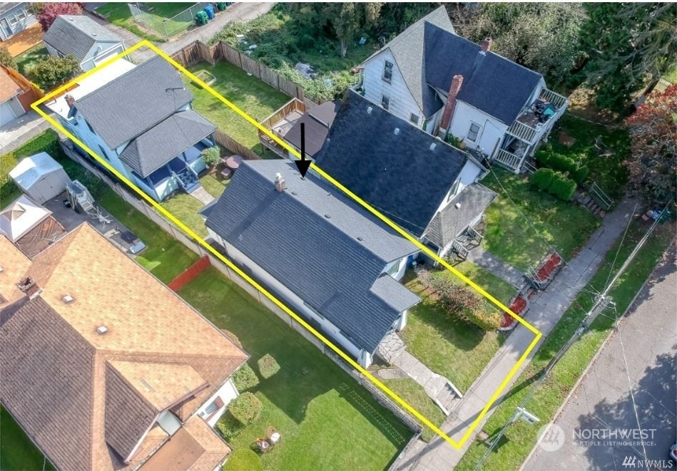 1122 26th Avenue Seattle, WA 98122 - Photo 17 of 17 an aerial view of house with a yard
