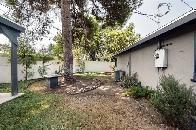 a view of a back yard of the house