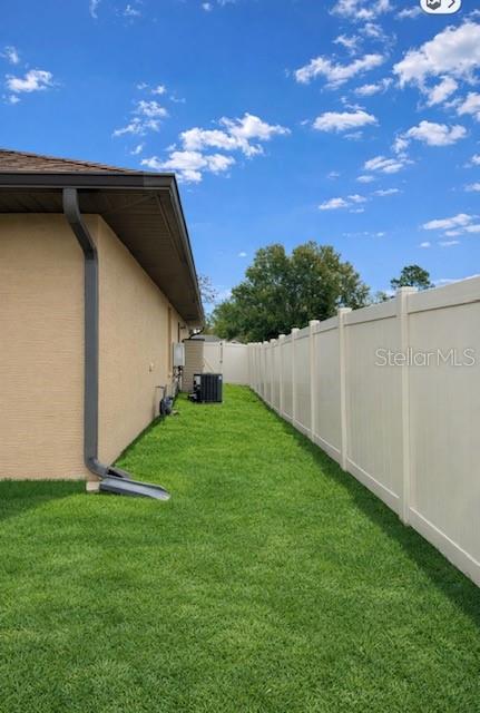 1026 Southeast 65th Circle Ocala, FL 34472 - Photo 26 of 29 a backyard of a house with lots of green space