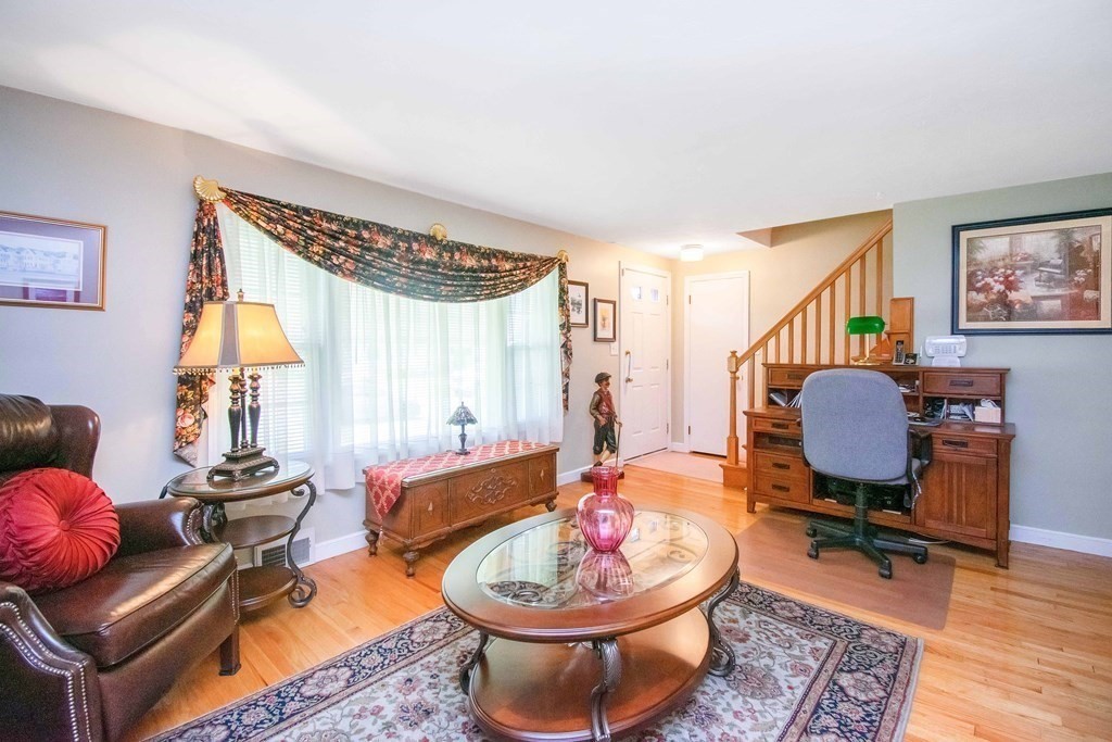 35 Bellwood Road Springfield, MA 01119 - Photo 2 of 31