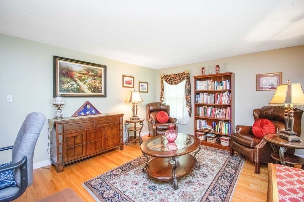 35 Bellwood Road Springfield, MA 01119 - Photo 3 of 31