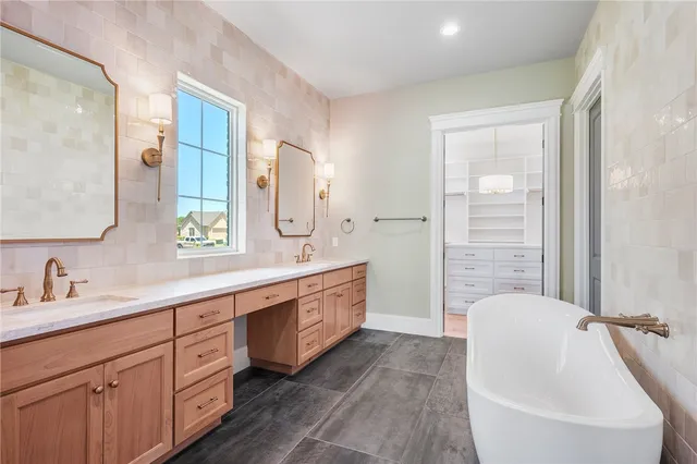 a view of an entrance of the house