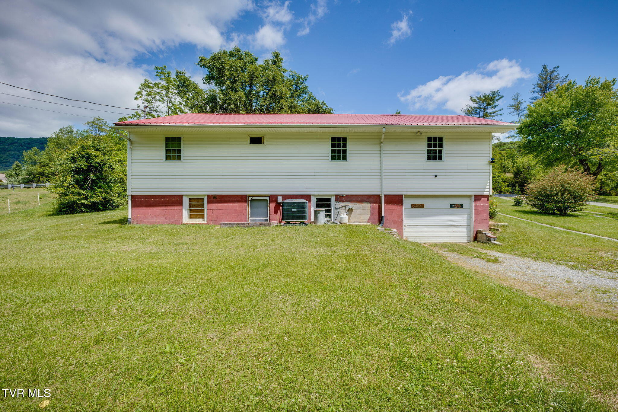 1639 Yuma Road Gate City, VA 24251 - Photo 29 of 36 024