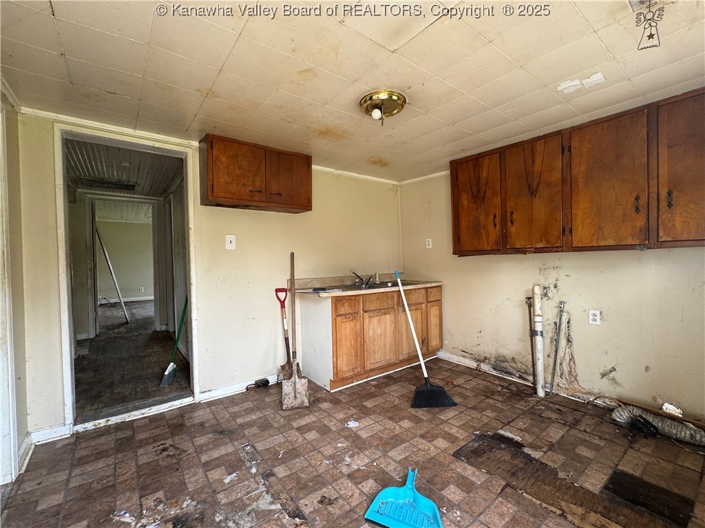19441 Buffalo Road Buffalo, WV 25033 - Photo 8 of 23 Kitchen