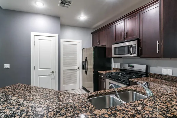 $2,150 | 945 East Playa Del Norte Drive, Unit 1008, Tempe, AZ 85288
