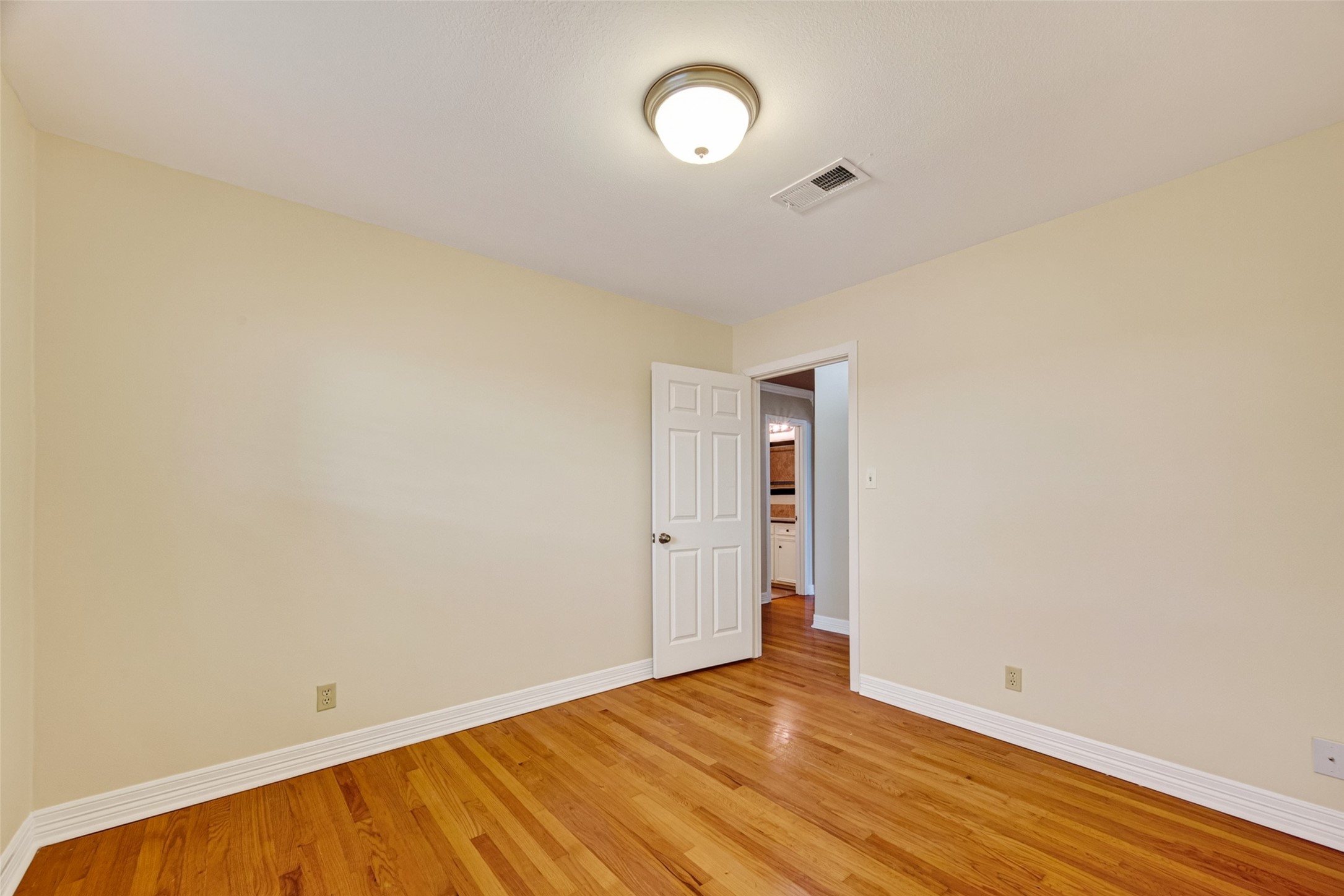 5411 Spellman Road Houston, TX 77096 - Photo 34 of 43 Gallery Image 34
