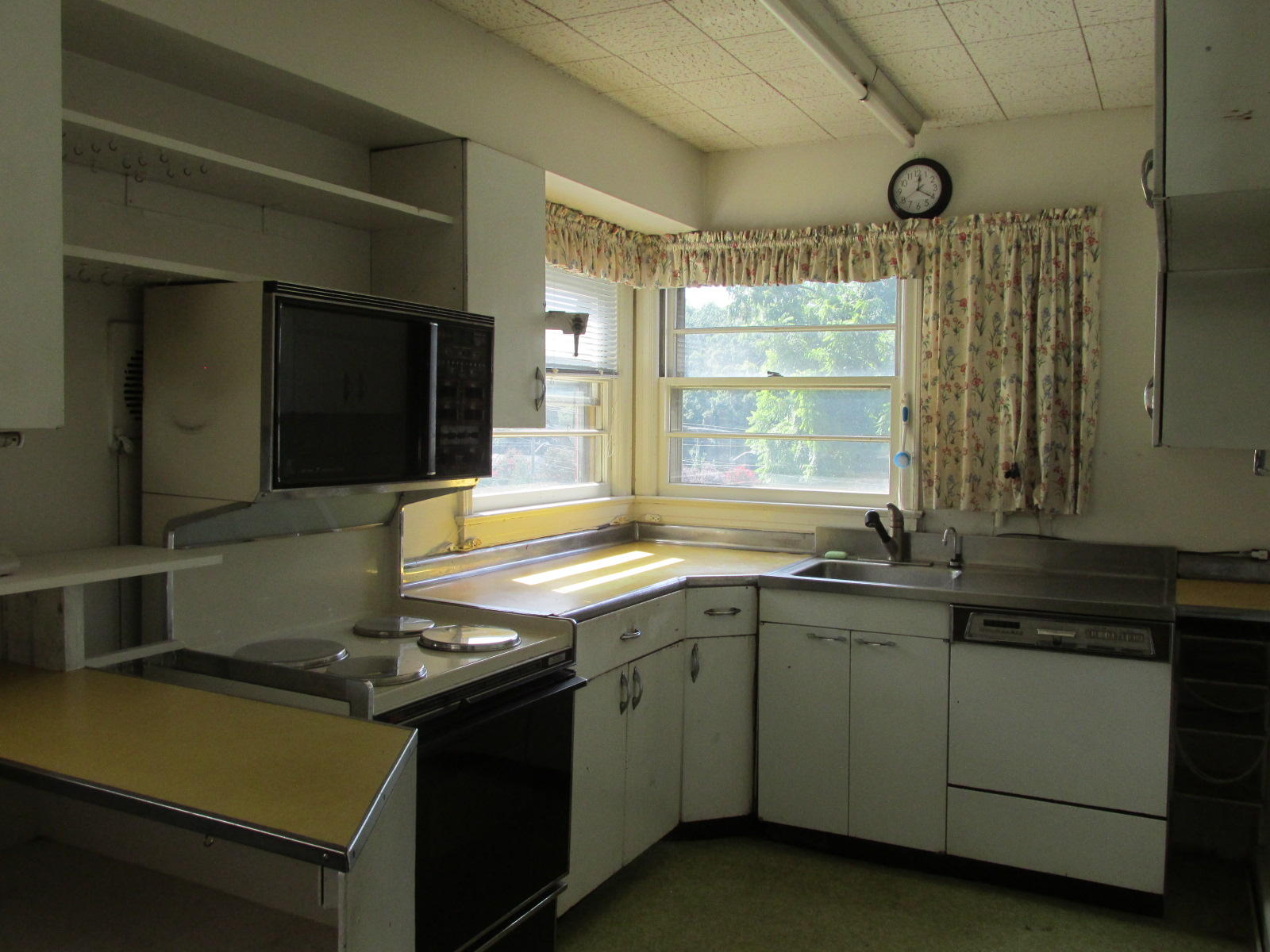 553 Dillard Road Southwest Roanoke, VA 24014 - Photo 7 of 27 IMG_5662