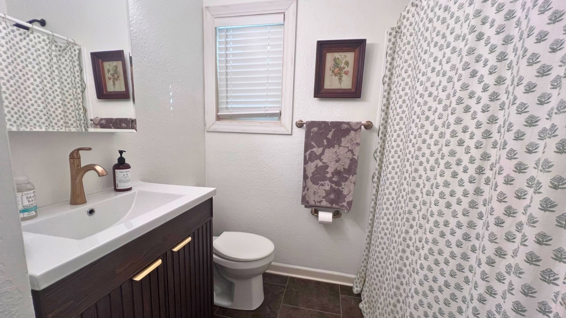 101 West Mill Road Sheffield, IL 61361 - Photo 12 of 26 a bathroom with a sink toilet and mirror