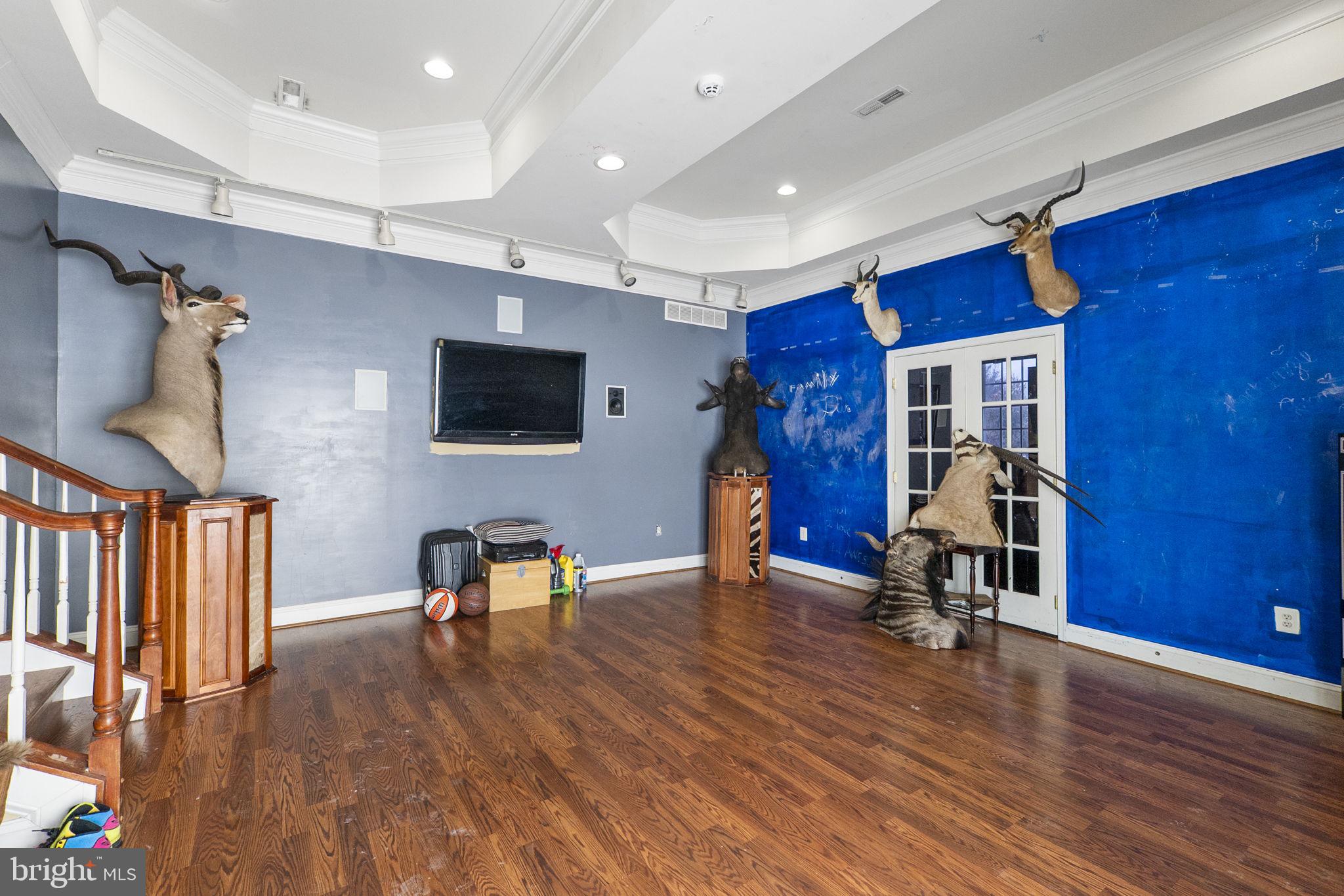 8400 Summit Avenue Baltimore, MD 21244 - Photo 23 of 55 a living room with furniture and a flat screen tv