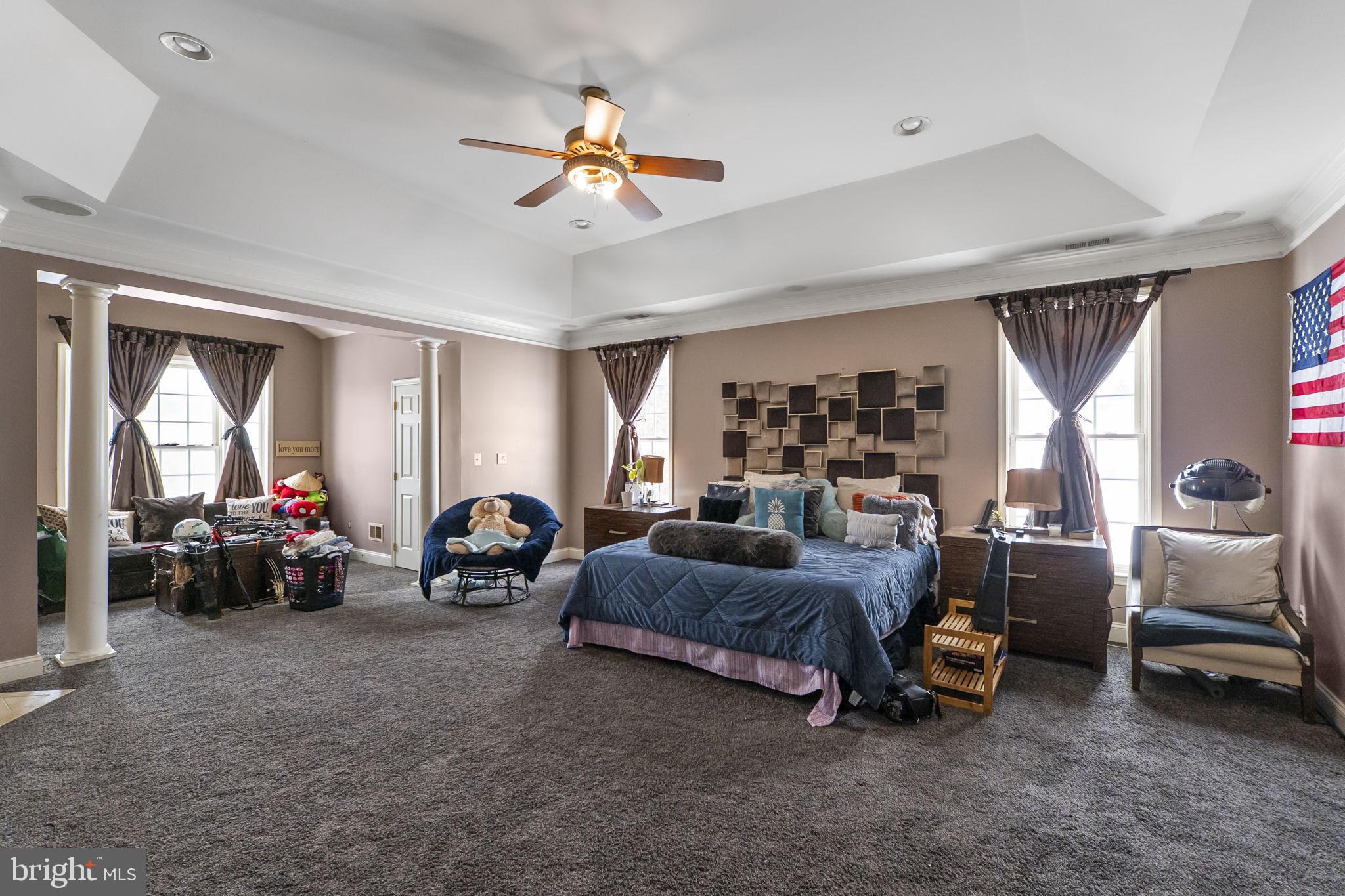 8400 Summit Avenue Baltimore, MD 21244 - Photo 27 of 55 a living room with furniture and a large window