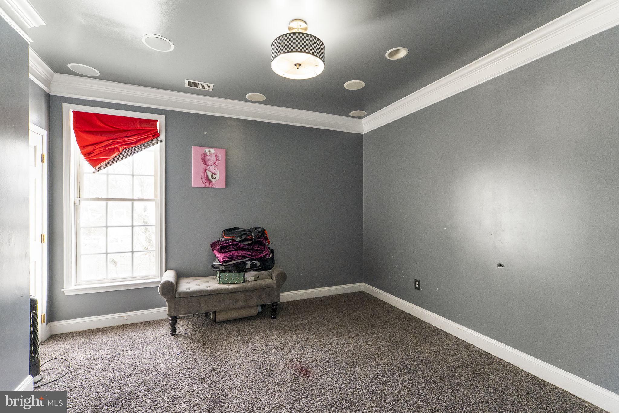 8400 Summit Avenue Baltimore, MD 21244 - Photo 32 of 55 a living room with furniture