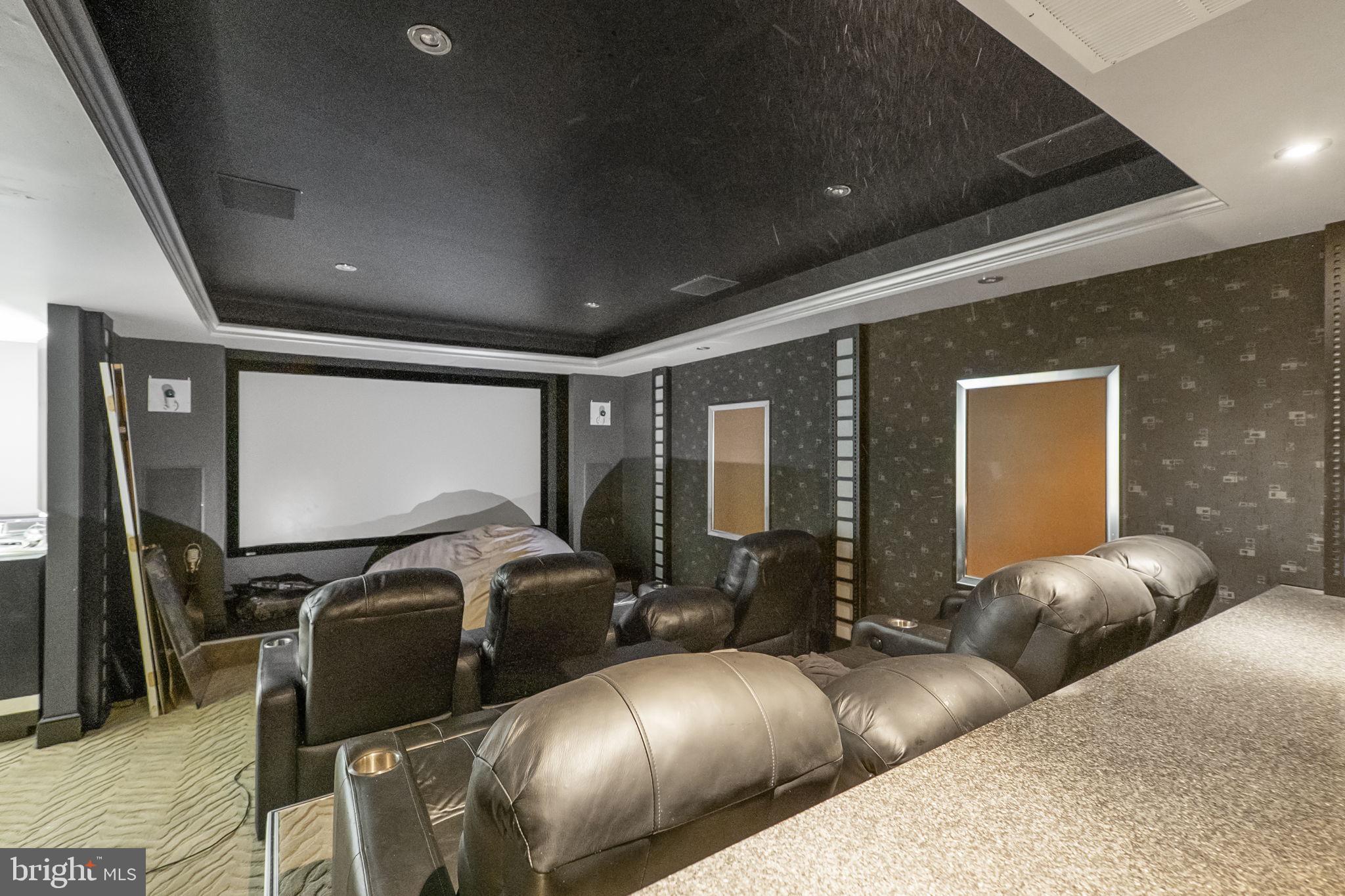 8400 Summit Avenue Baltimore, MD 21244 - Photo 43 of 55 a living room with furniture