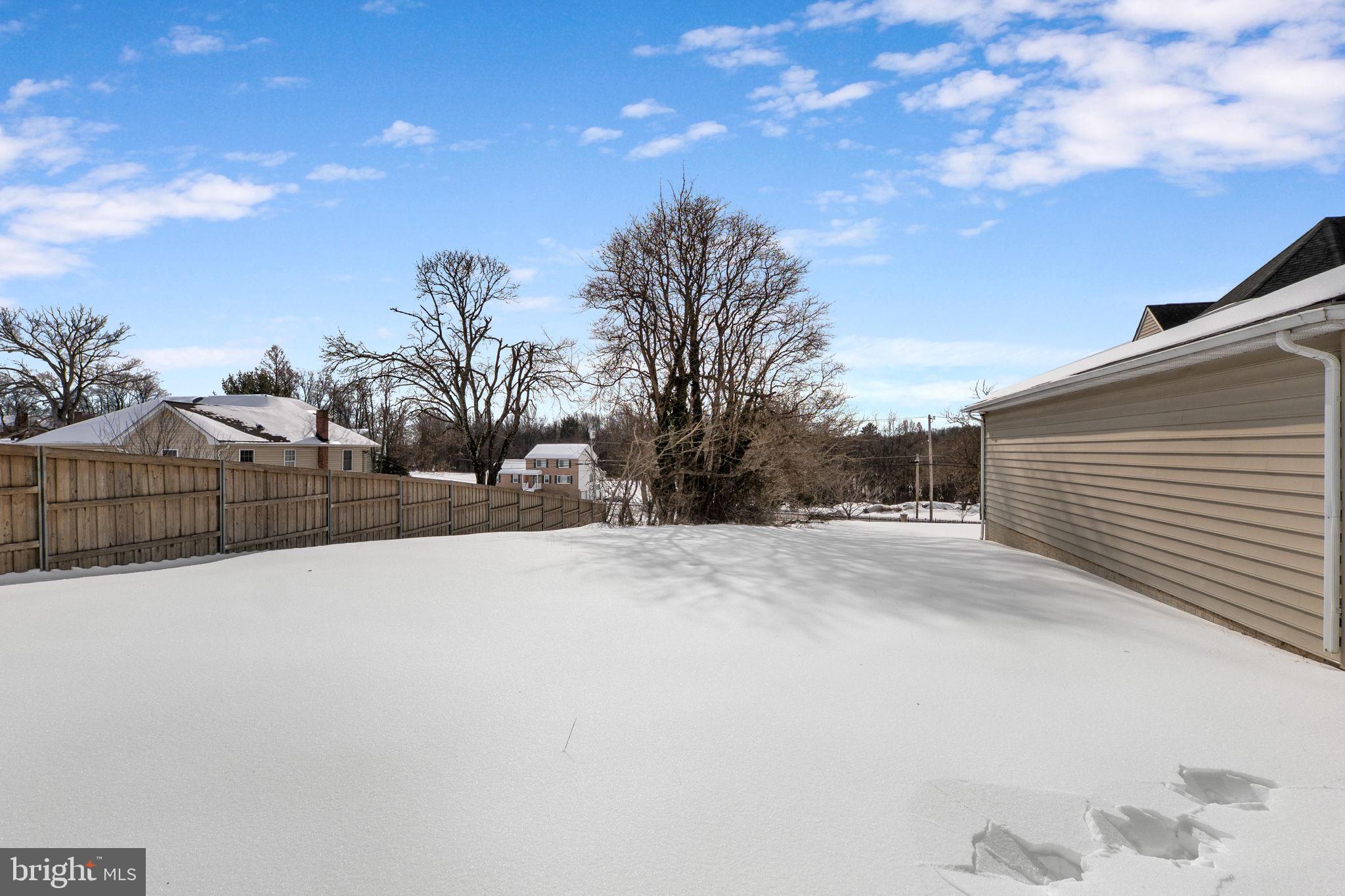 8400 Summit Avenue Baltimore, MD 21244 - Photo 47 of 55 a view of outdoor space and yard