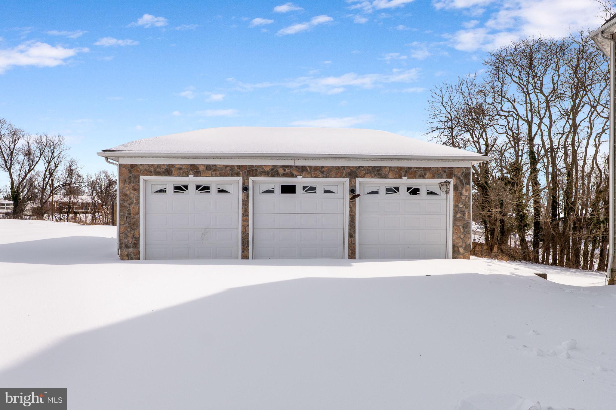 8400 Summit Avenue Baltimore, MD 21244 - Photo 49 of 55 a view of large building with a big yard