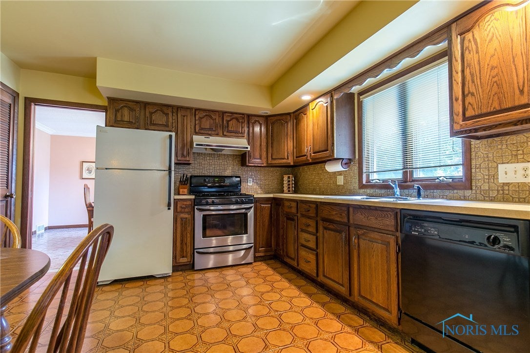 146 Taylor Road Oregon, OH 43616 - Photo 15 of 36 Gallery Image 15