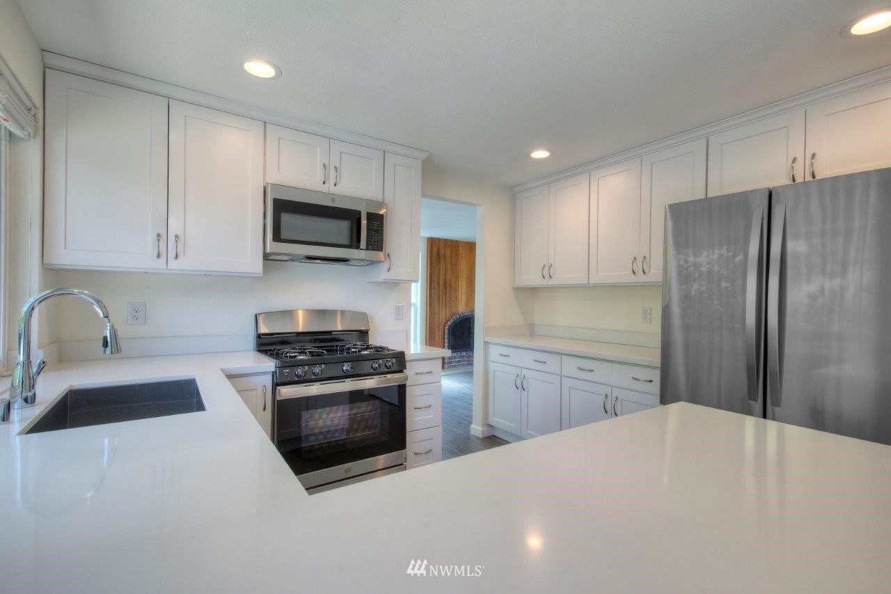 16922 157th Place Southeast Renton, WA 98058 - Photo 7 of 36 Gallery Image 7