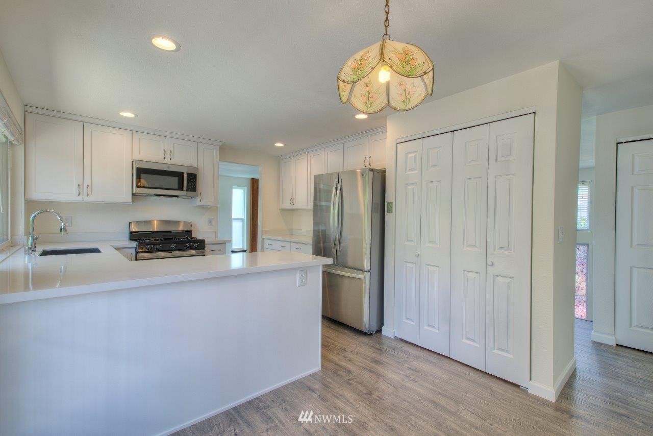 16922 157th Place Southeast Renton, WA 98058 - Photo 9 of 36 Gallery Image 9