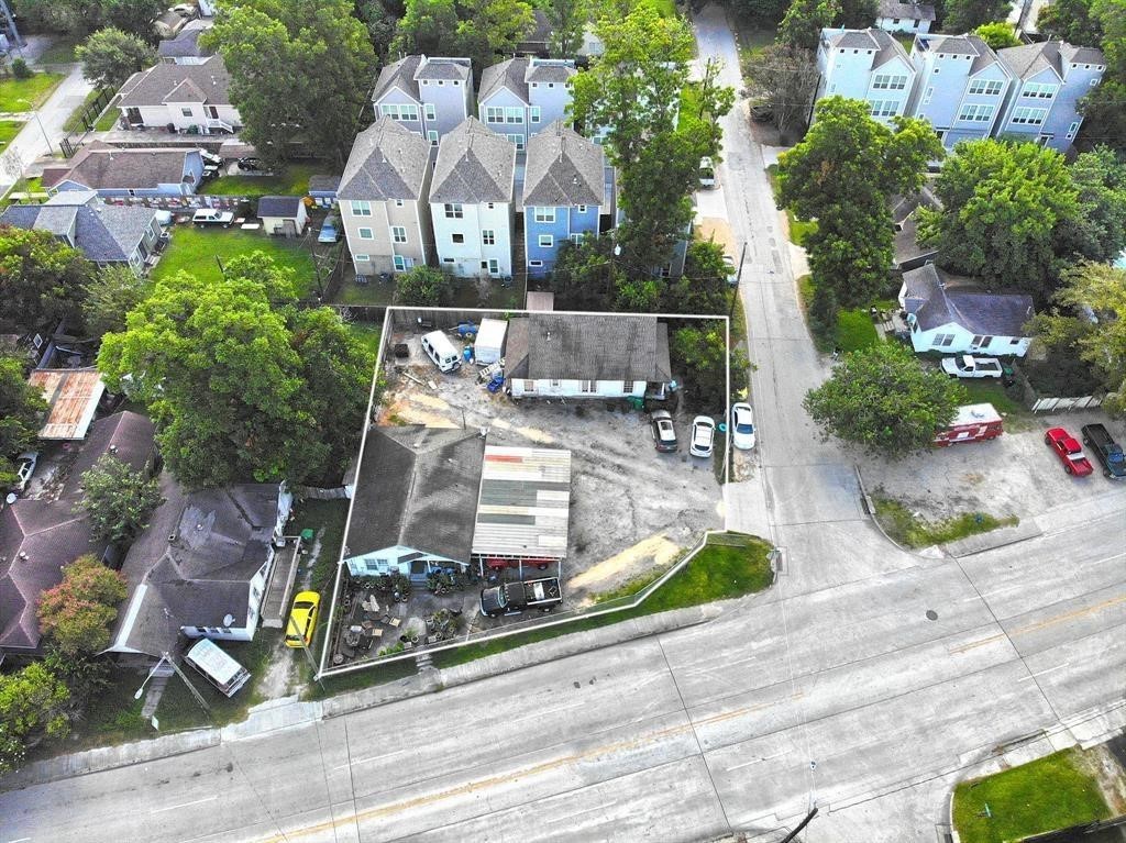 707 East 28th Street Houston, TX 77009 - Photo 3 of 6 an aerial view of a house with a garden and pathway
