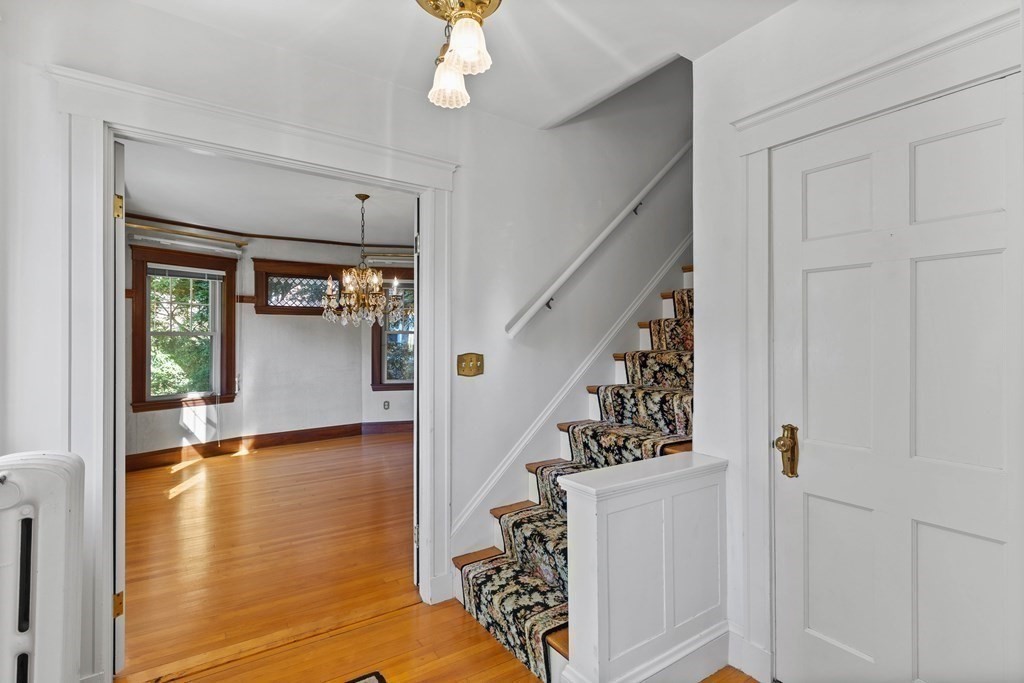 21 Canterbury Road Newton, MA 02461 - Photo 4 of 41