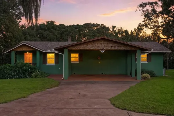 a view of a yard in front of house