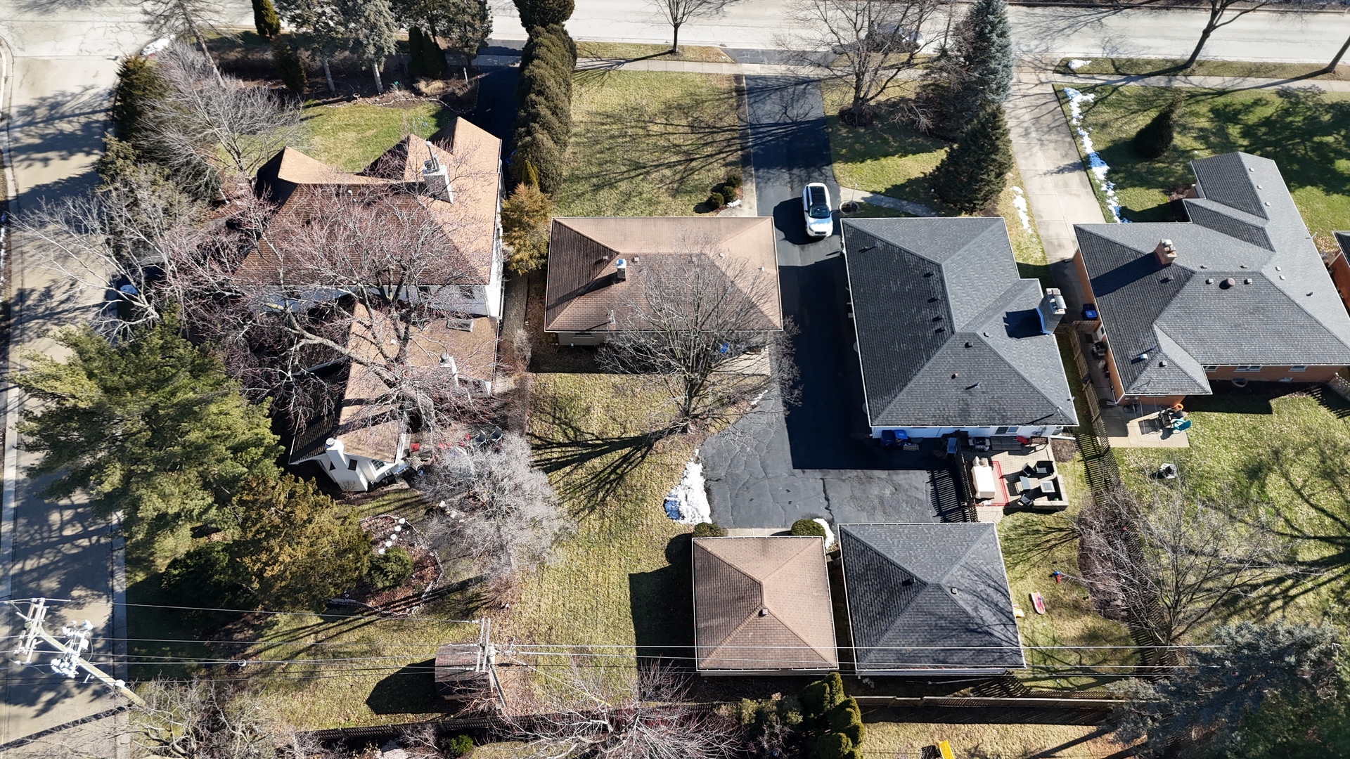 256 North Jackson Road Clarendon Hills, IL 60514 - Photo 26 of 30 an aerial view of houses with outdoor space