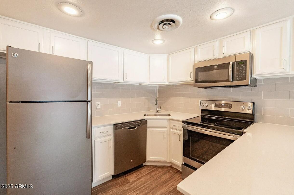5128 North 15th Street, Unit B2 Phoenix, AZ 85014 - Photo 2 of 12 a kitchen with a refrigerator stove and microwave