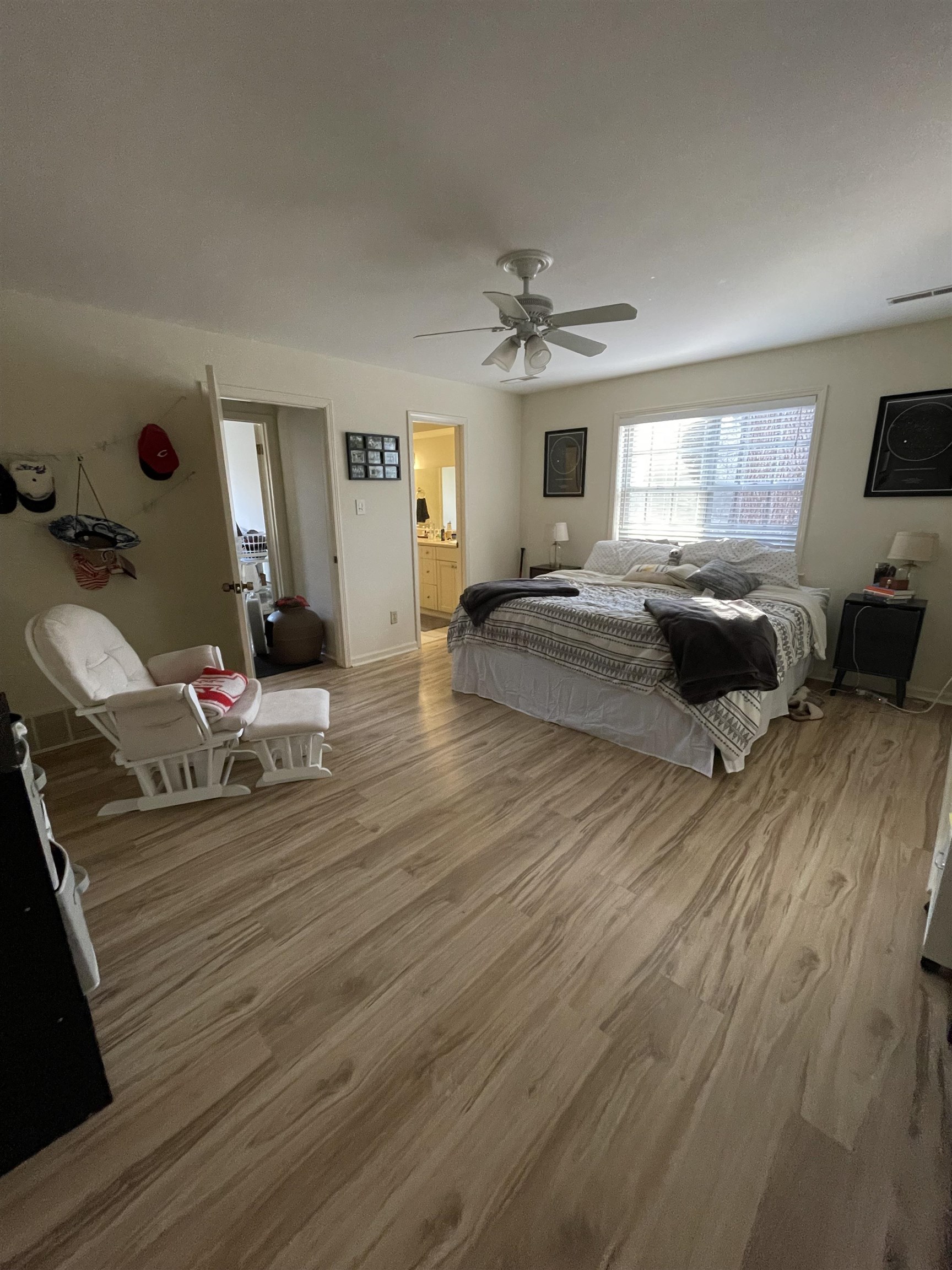 363 South Fenwick Road Memphis, TN 38111 - Photo 15 of 19 a living room with furniture and a wooden floor