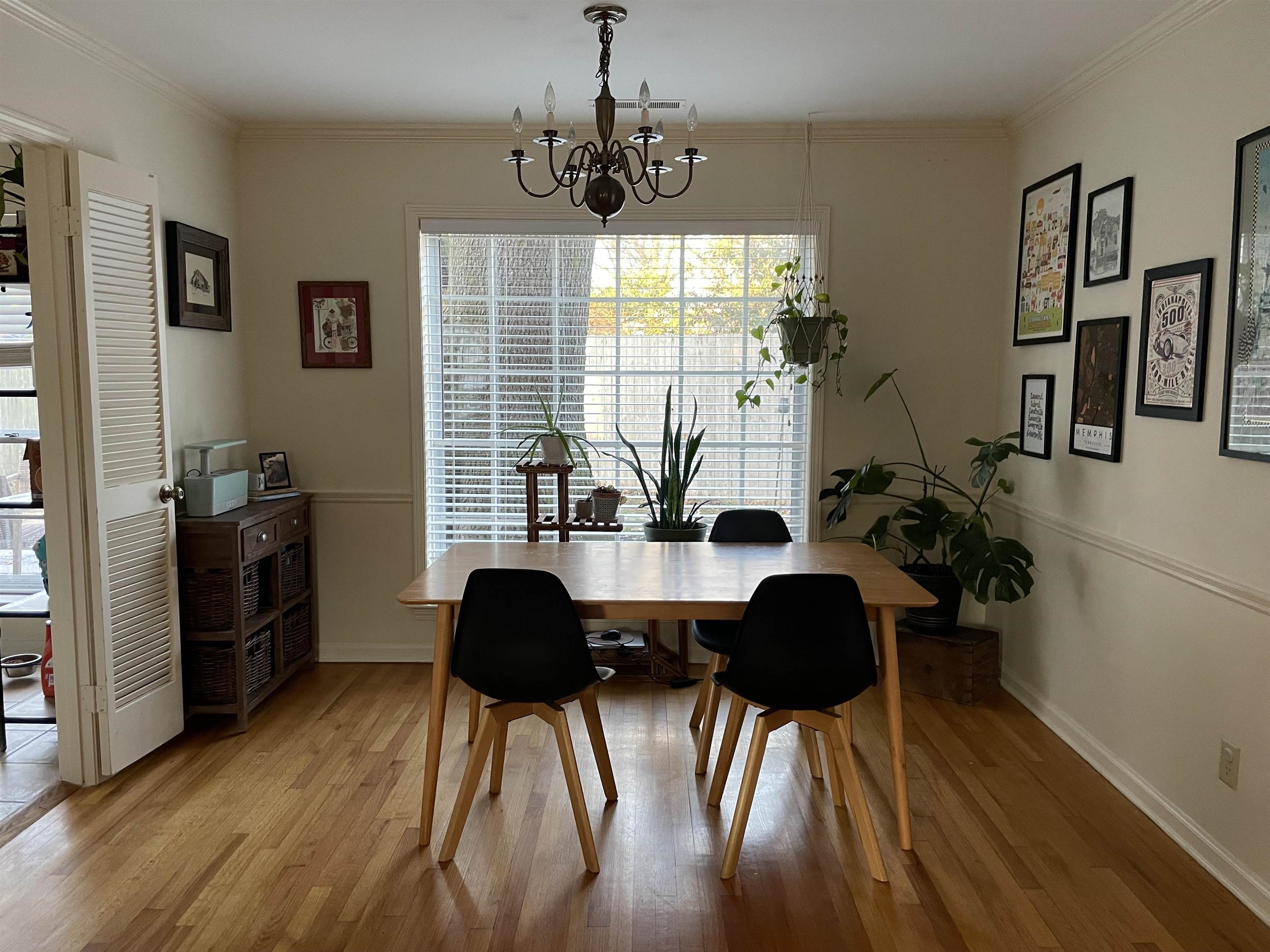 363 South Fenwick Road Memphis, TN 38111 - Photo 5 of 19 a view of a livingroom with furniture window and wooden floor