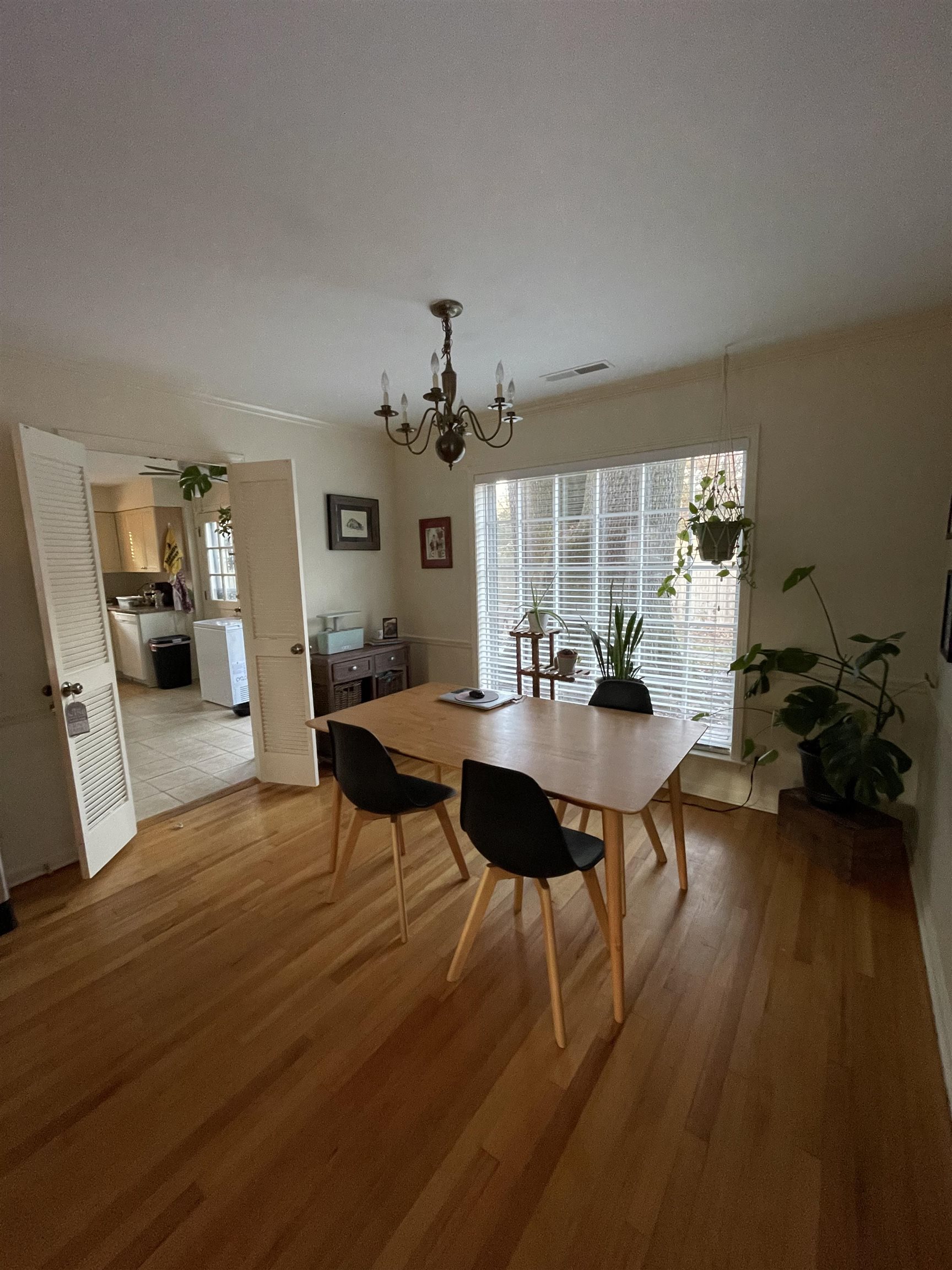 363 South Fenwick Road Memphis, TN 38111 - Photo 6 of 19 a view of a dining room with furniture and wooden floor