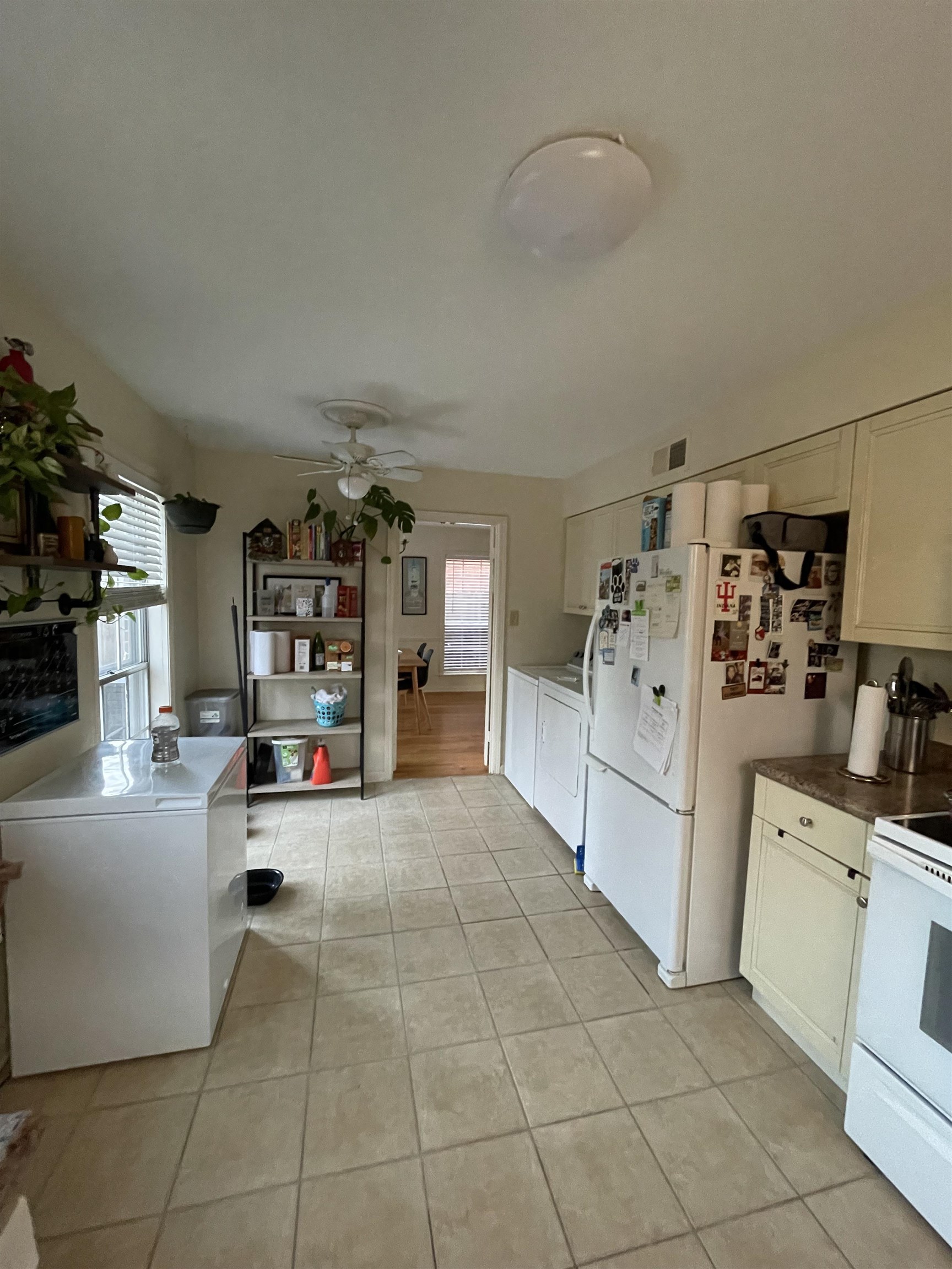 363 South Fenwick Road Memphis, TN 38111 - Photo 9 of 19 a kitchen with cabinets and window