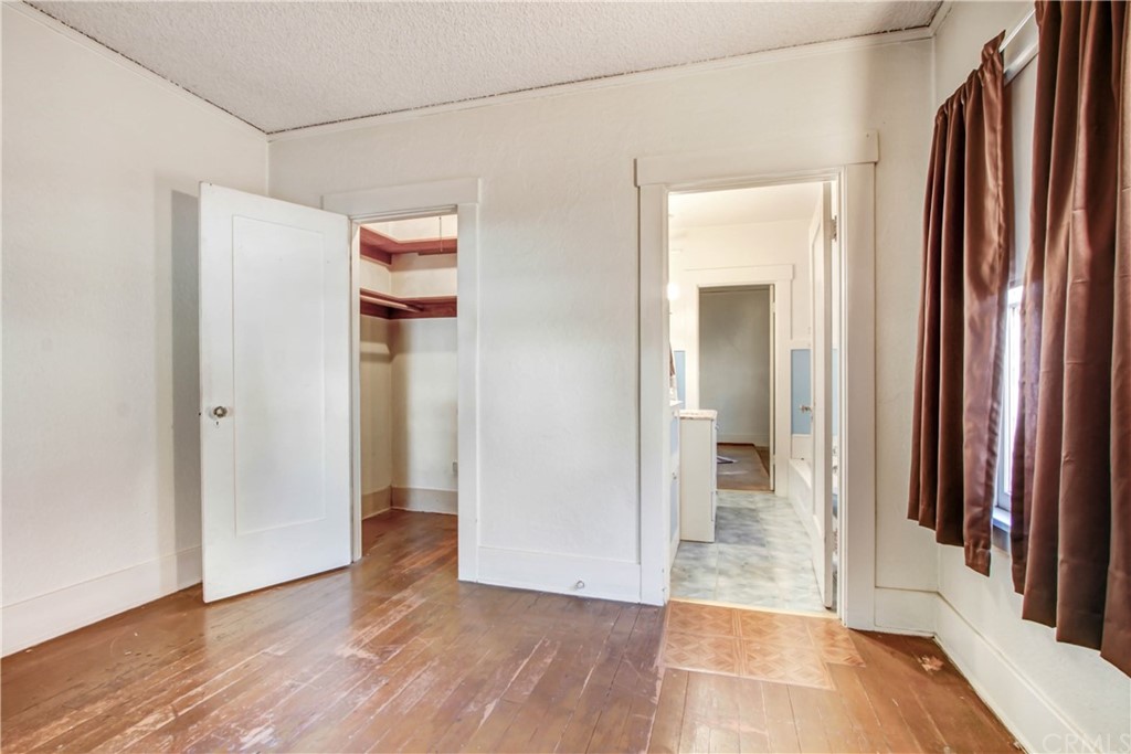523 Lincoln Avenue Pasadena, CA 91103 - Photo 11 of 24 a view of a hallway with wooden floor
