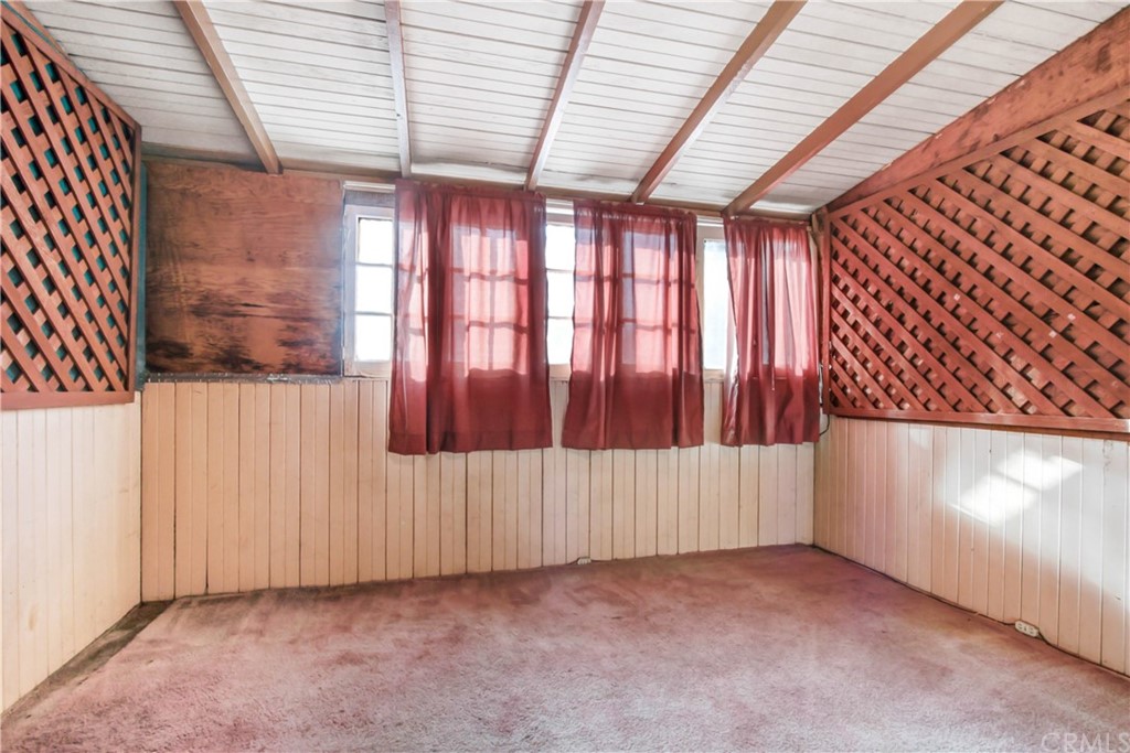 523 Lincoln Avenue Pasadena, CA 91103 - Photo 14 of 24 an empty room with windows