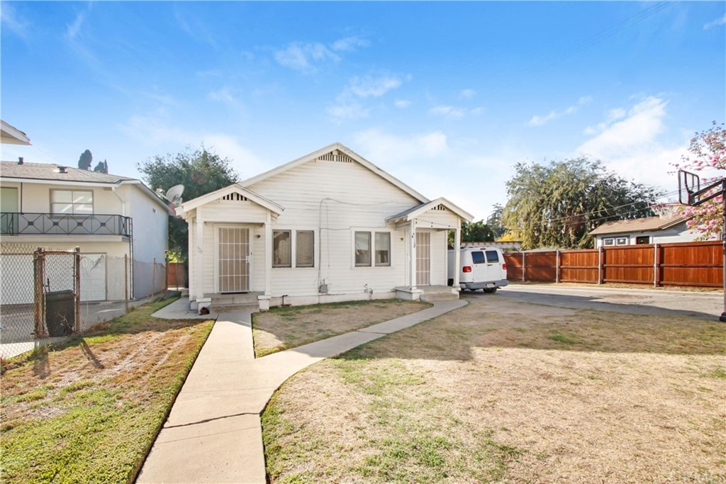 523 Lincoln Avenue Pasadena, CA 91103 - Photo 16 of 24 a front view of a house with a patio