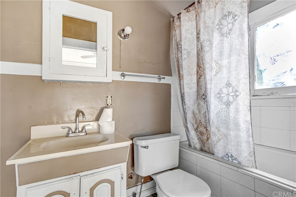 523 Lincoln Avenue Pasadena, CA 91103 - Photo 21 of 24 a bathroom with a sink a toilet and a mirror