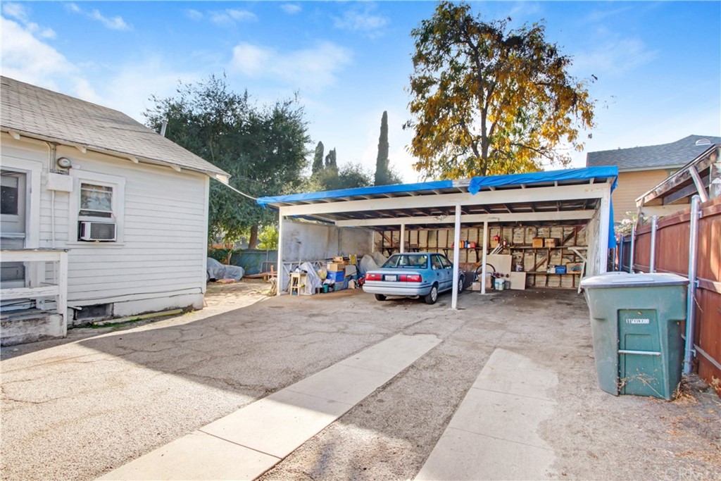 523 Lincoln Avenue Pasadena, CA 91103 - Photo 22 of 24 a view of a car garage
