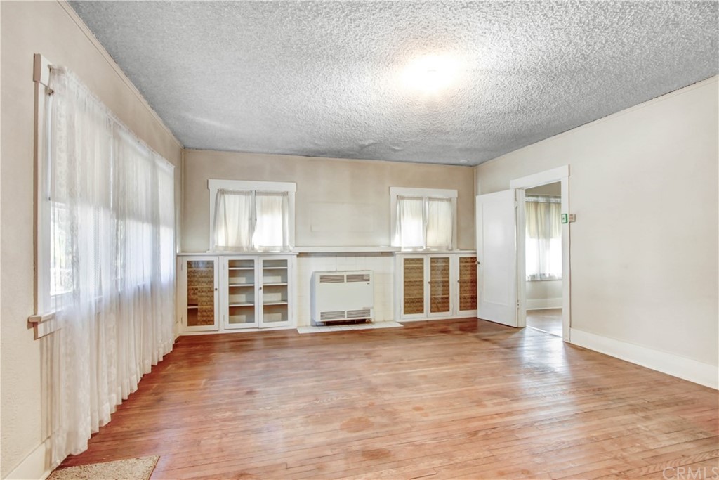 523 Lincoln Avenue Pasadena, CA 91103 - Photo 5 of 24 an empty room with wooden floor and windows
