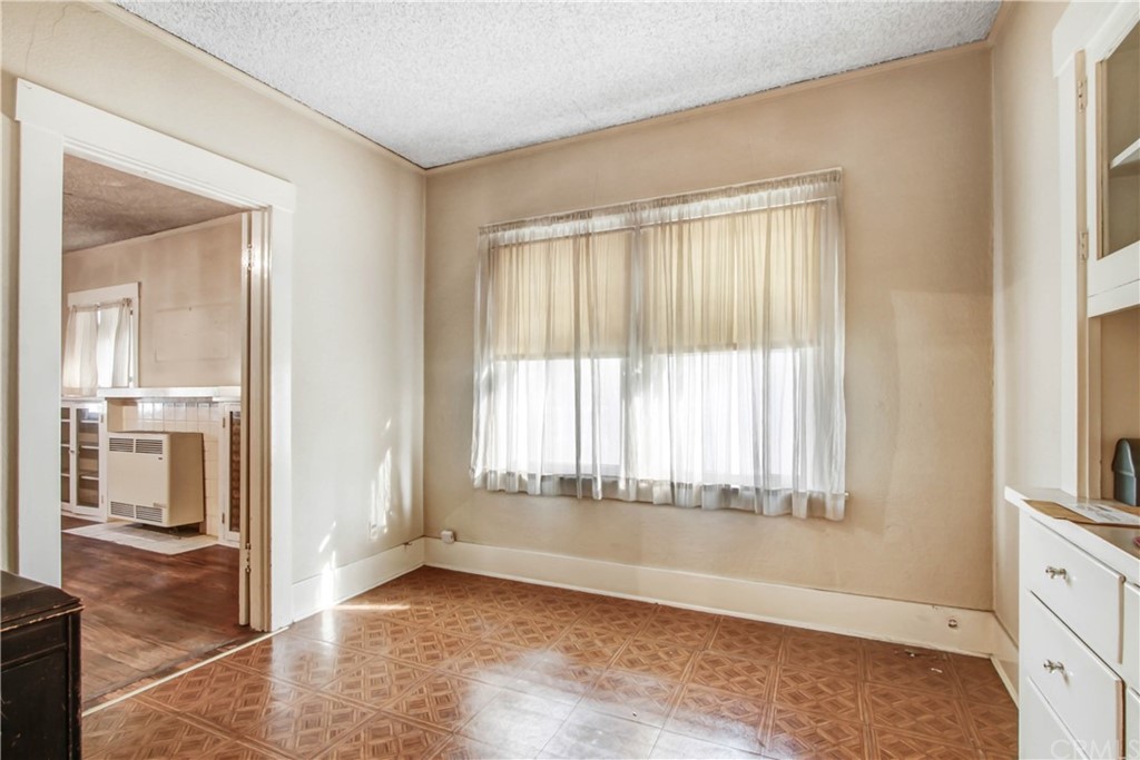 523 Lincoln Avenue Pasadena, CA 91103 - Photo 8 of 24 an empty room with wooden floor and windows