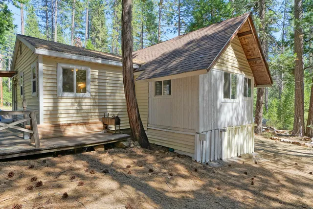 a view of house with backyard