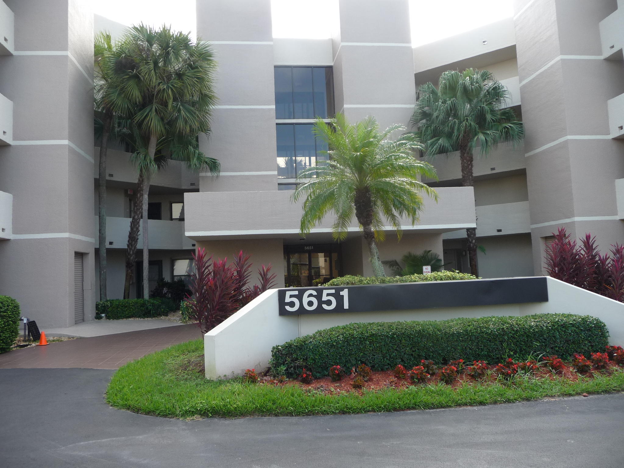 5651 Camino Del Sol, Unit 300 Boca Raton, FL 33433 - Photo 2 of 27 BLDG