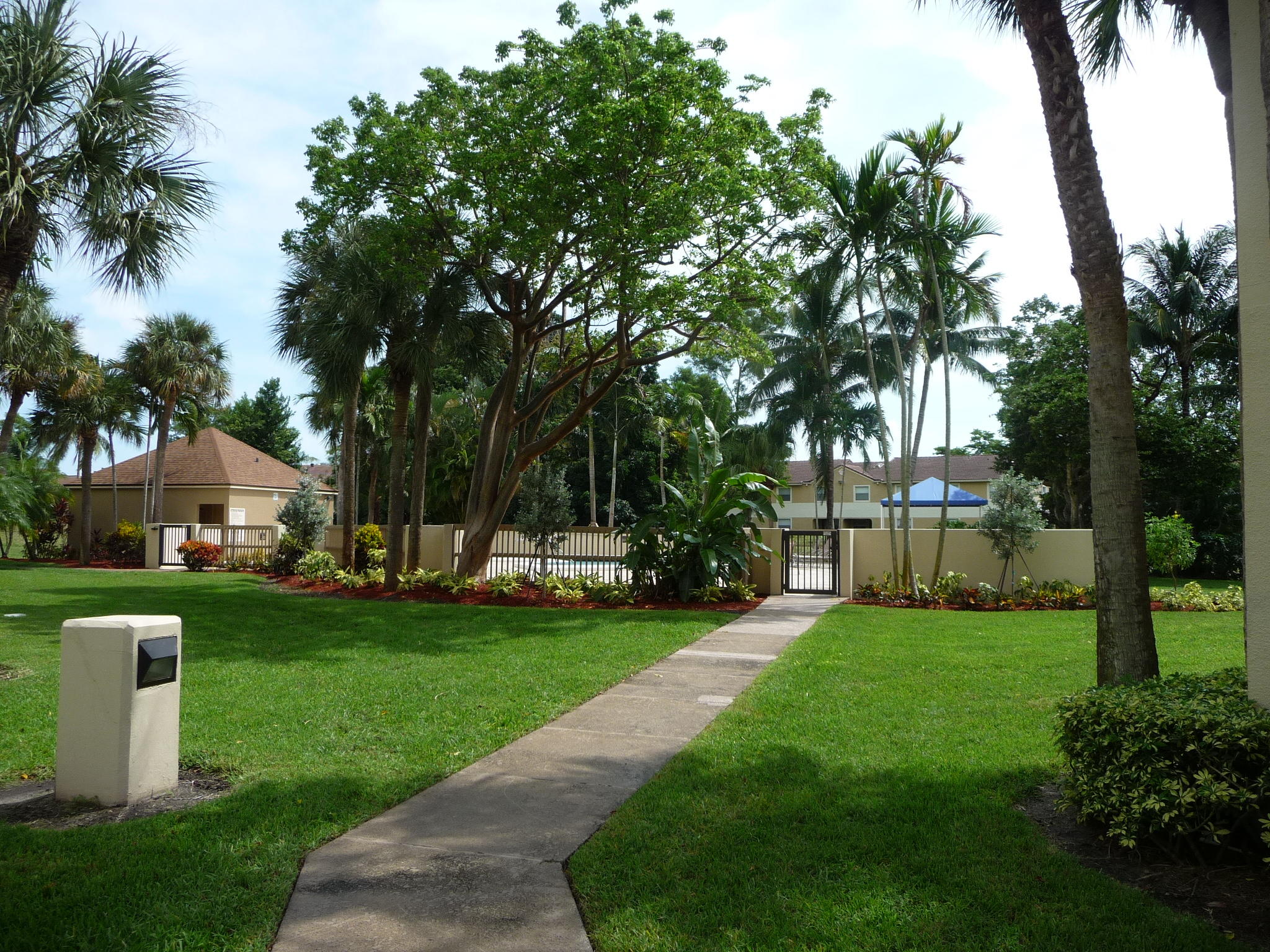 5651 Camino Del Sol, Unit 300 Boca Raton, FL 33433 - Photo 24 of 27 POOL