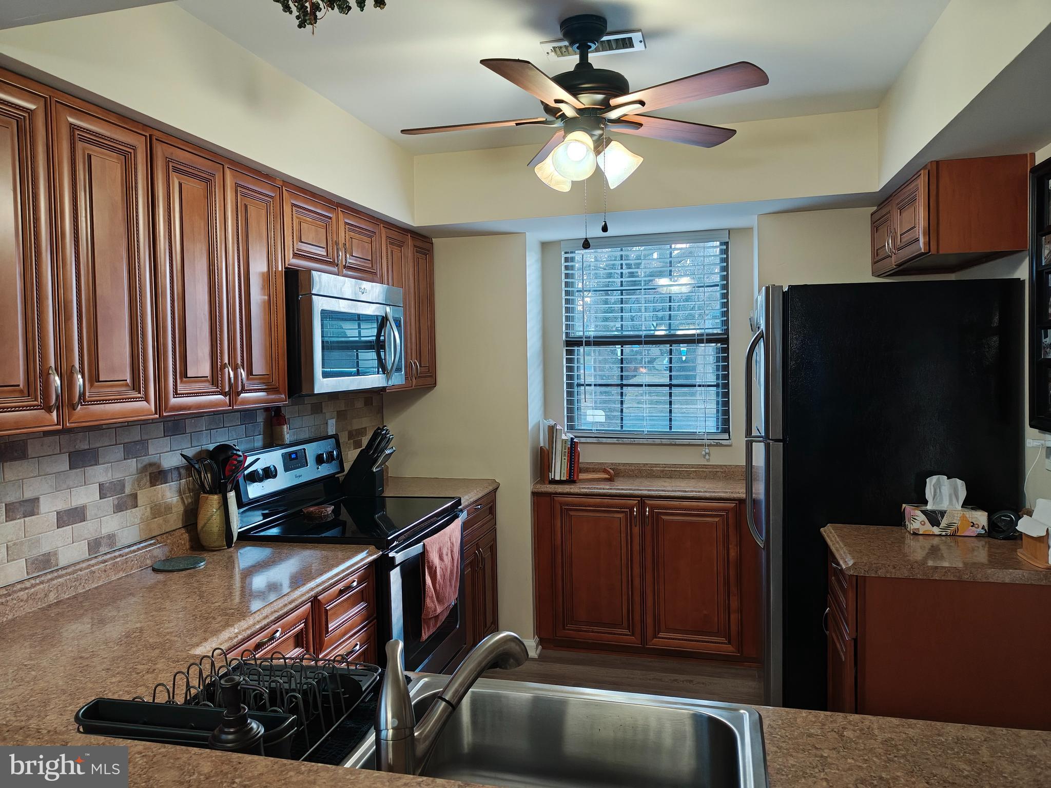 735 South Main Road, Unit 17 Vineland, NJ 08360 - Photo 6 of 33 Kitchen-stainless steel appliances