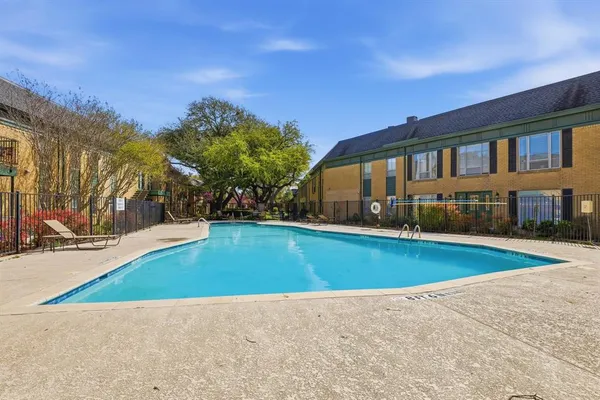 $298,000 | 4816 Amesbury Drive, Unit 128, Dallas, TX 75206