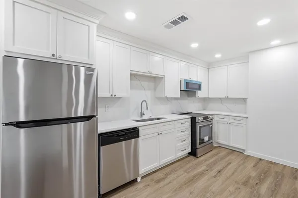 $298,000 | 4816 Amesbury Drive, Unit 128, Dallas, TX 75206