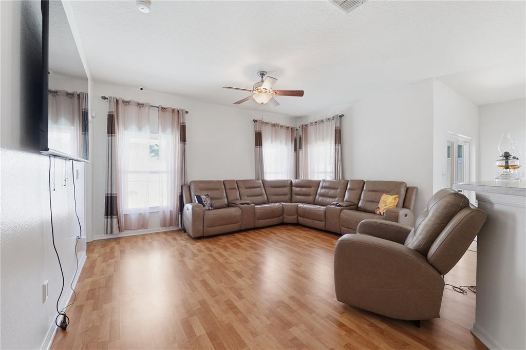 704 Parsons Pointe Street Seffner, FL 33584 - Photo 11 of 36