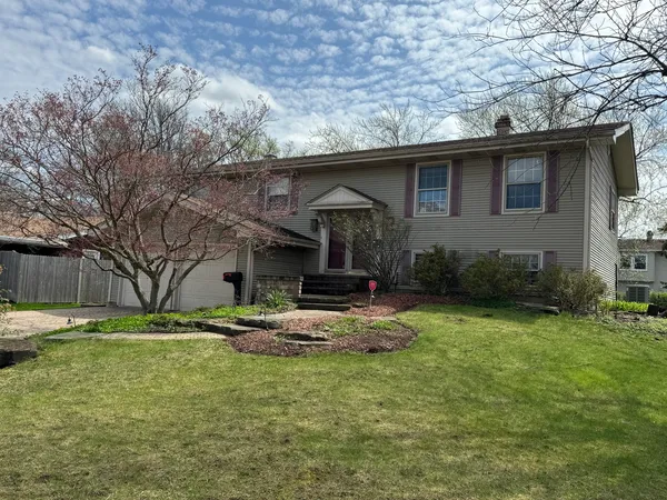 $479,000 | 23W281 Cambridge Court, Wheaton, IL 60189