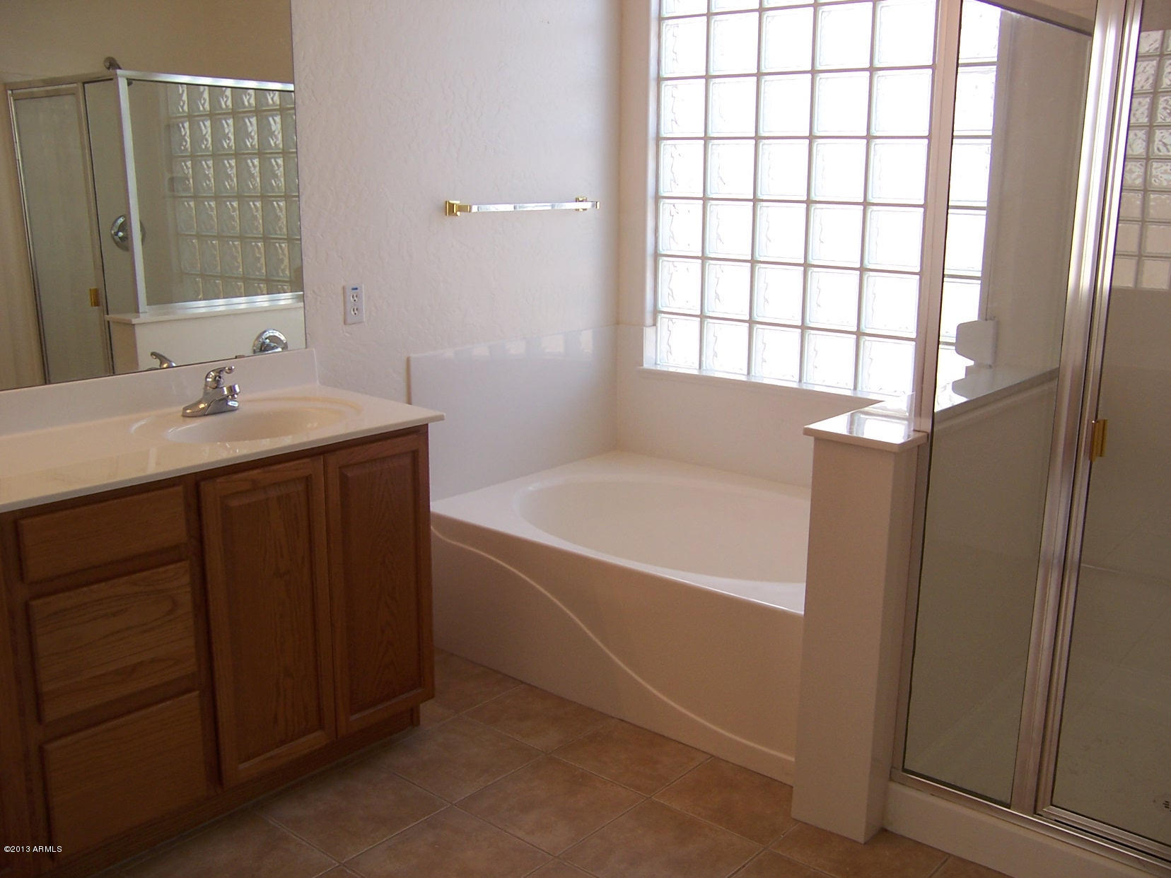 1812 East Beverly Road Phoenix, AZ 85042 - Photo 11 of 15 Master Bath