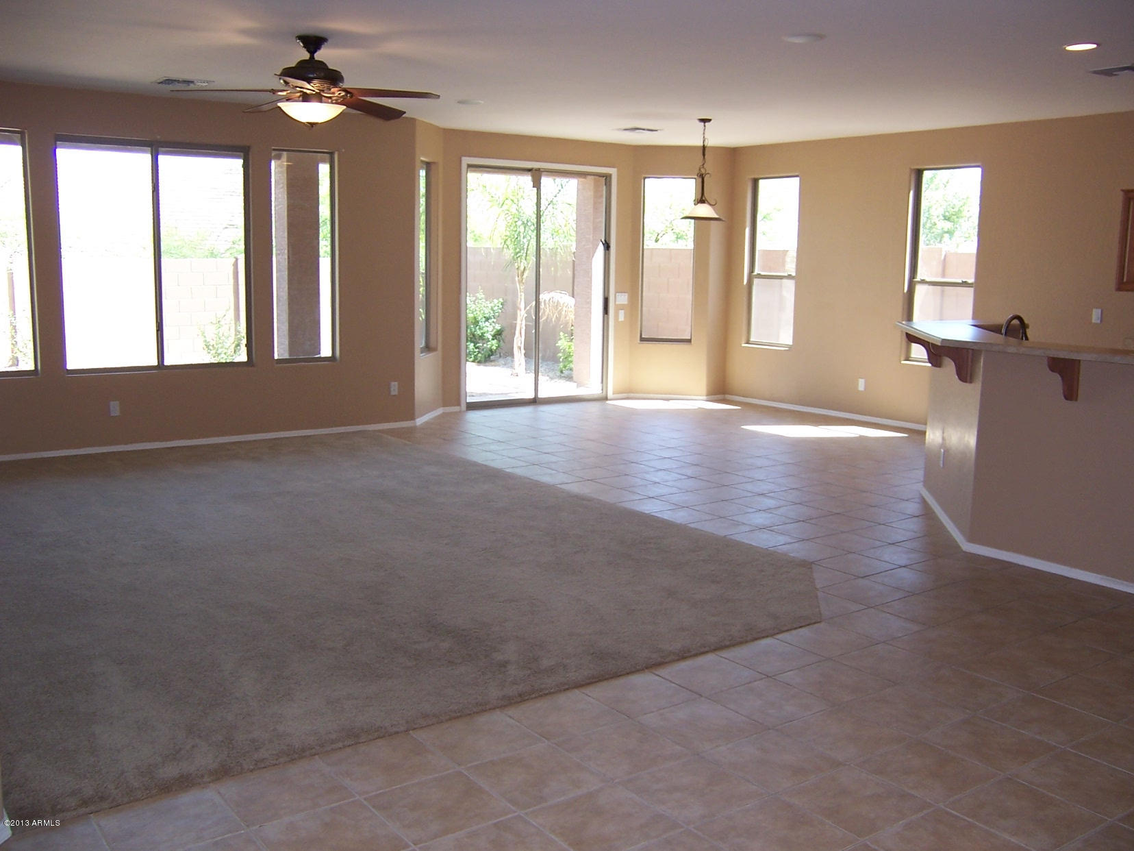 1812 East Beverly Road Phoenix, AZ 85042 - Photo 5 of 15 Great Room 3