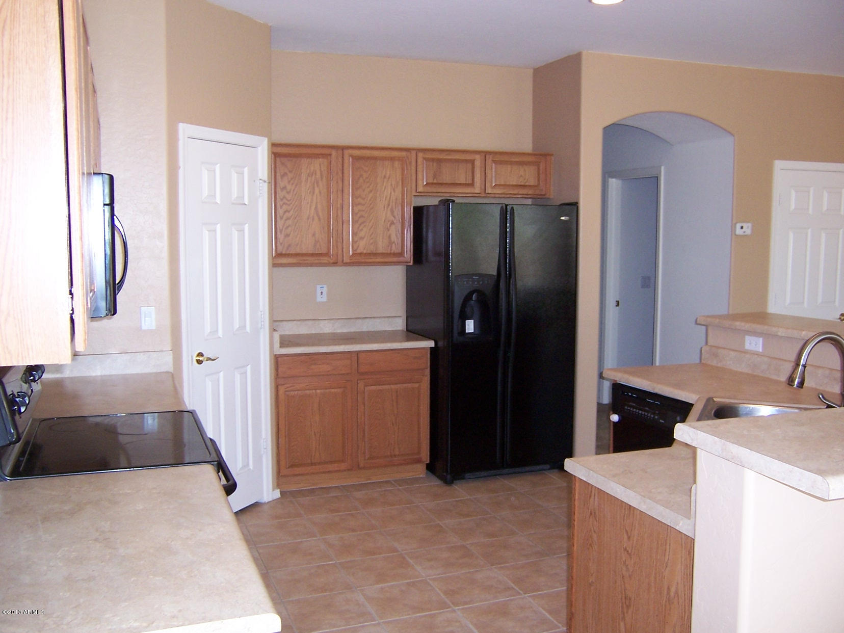 1812 East Beverly Road Phoenix, AZ 85042 - Photo 7 of 15 Kitchen 2