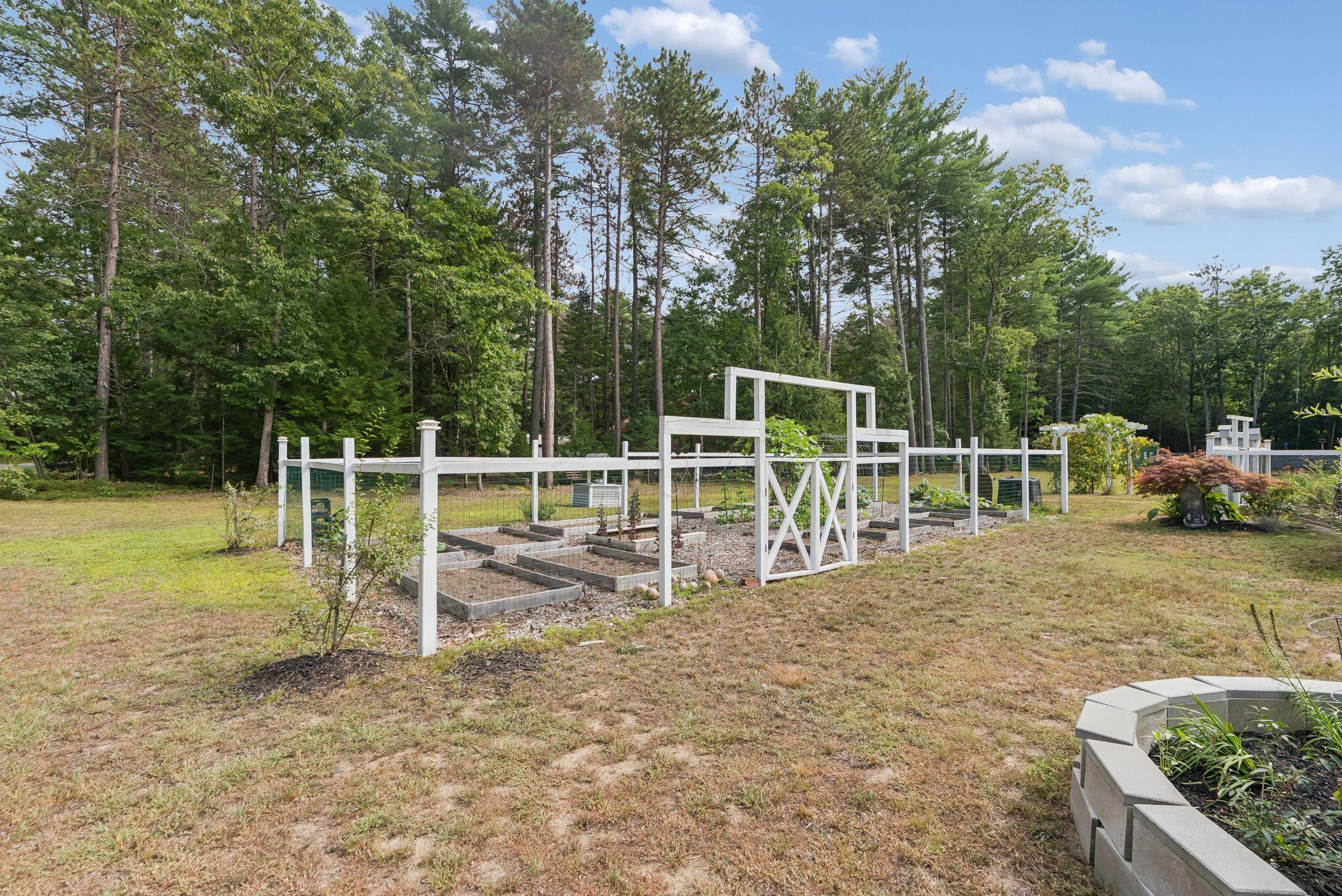 240 Broadturn Road Scarborough, ME 04074 - Photo 6 of 47 Fenced in Garden