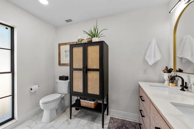 $525,000 | 2525 Laurelwood Lane, Valrico, FL 33596